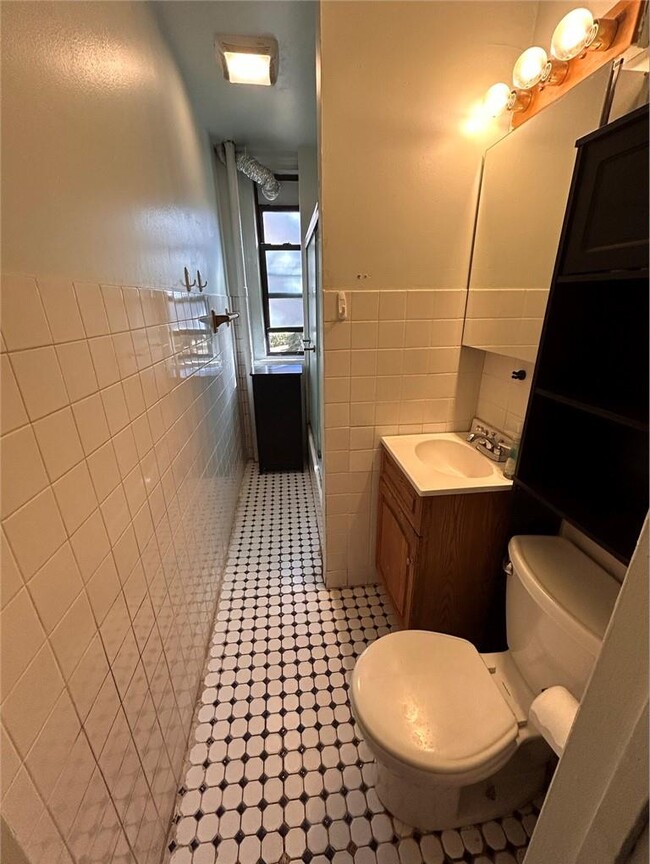Building Photo - 1116 Hoe Ave