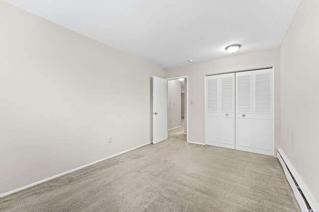 Foto del edificio - 23700 W Warren Ave