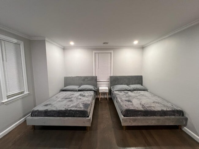 bedroom 2 with 2 full bed - 77 Cedar St