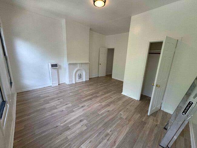 Building Photo - 860 Herkimer St