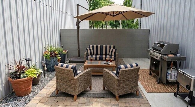 Photo - 110 39th St House