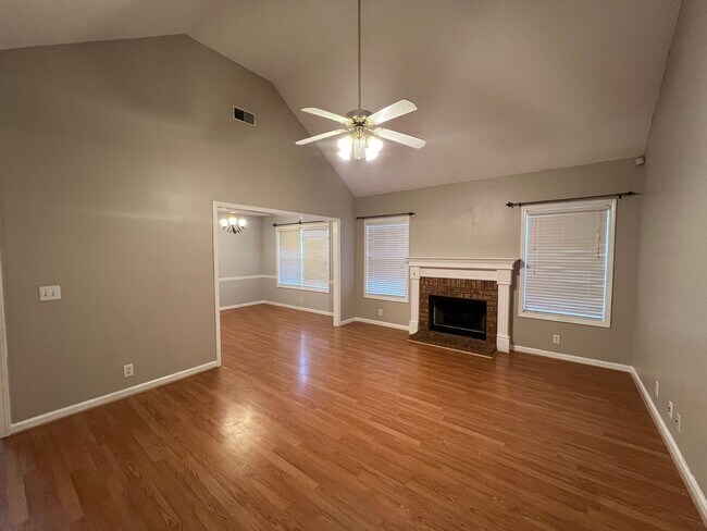 Foto del edificio - Conveniently located 3 Bedroom 2 Bath+ BON...