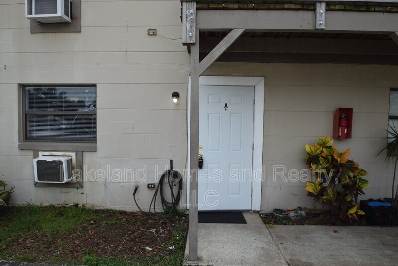 Primary Photo - 513 Twin Pines Ln