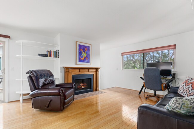 Building Photo - 3150 Avenida Topanga