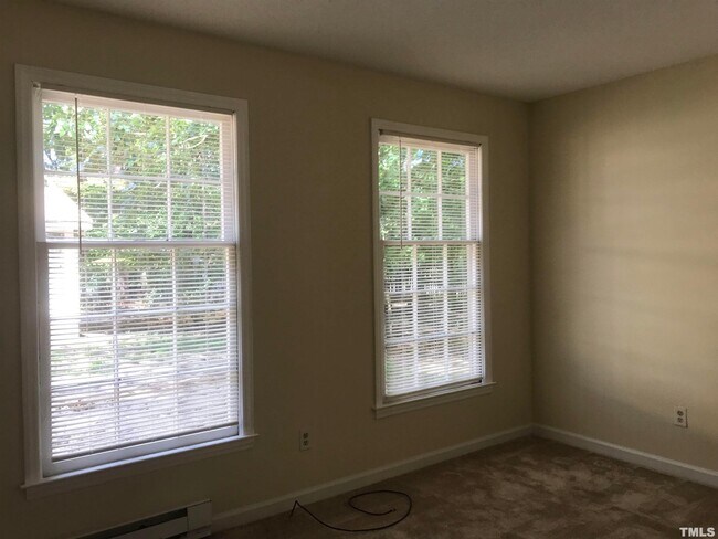 Building Photo - 722 N Taylor St