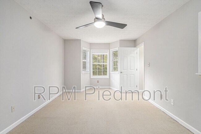 Foto del edificio - 3901 Riverlook Pkwy SE
