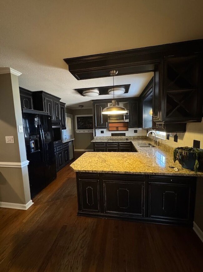 Foto del edificio - 404 Todd Dr