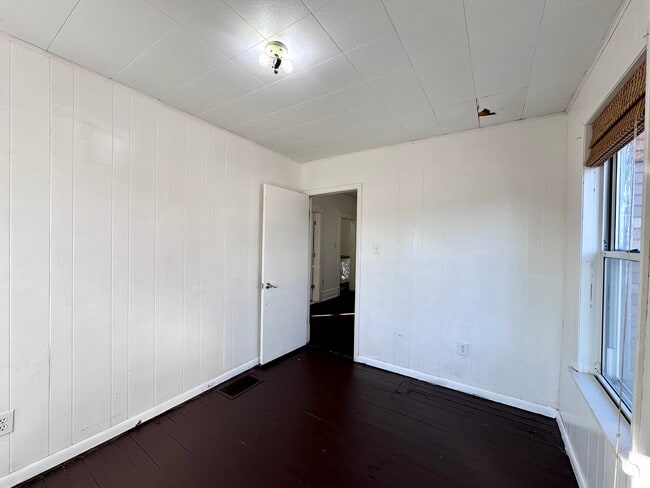 Foto del edificio - 1326 E Washington St