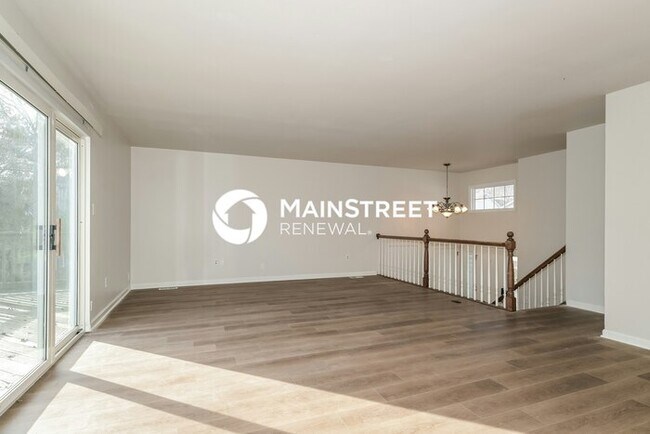 Foto del edificio - 4 Bedroom Pet-Friendly Home in BALLWIN, MO with Main Street Renewal