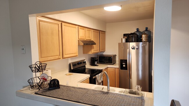 Full Kitchen - 7932 Mission Center Ct