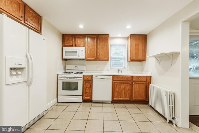 Foto del edificio - 383 Stewart Ave