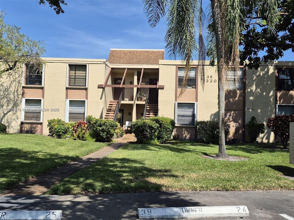 Primary Photo - 7320 NW 18th St