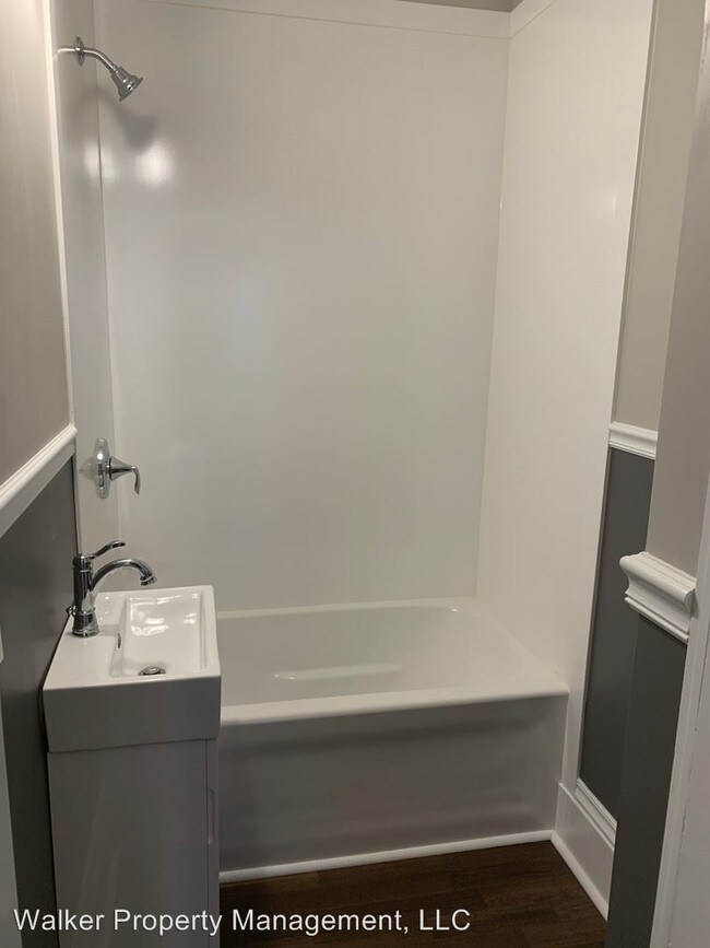 Foto del edificio - 242-244 W Main St