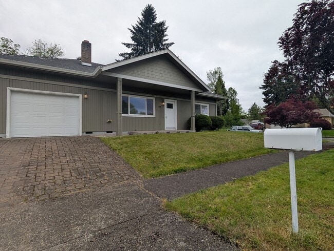 Building Photo - Great 2-Bed/1-Bath Near Coburg Road!