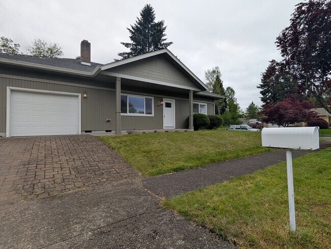 Foto del edificio - Great 2-Bed/1-Bath Near Coburg Road!