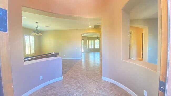 Foto del edificio - Single level 4BR 4BA Gem with a Pool and all the Extras