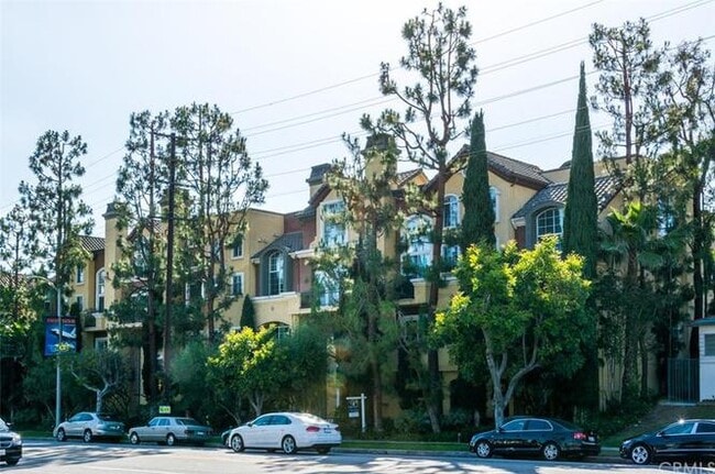 Building Photo - 7033 La Tijera Blvd