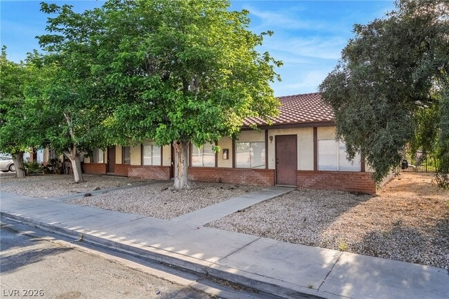 Building Photo - 1611 E Harmon Ave