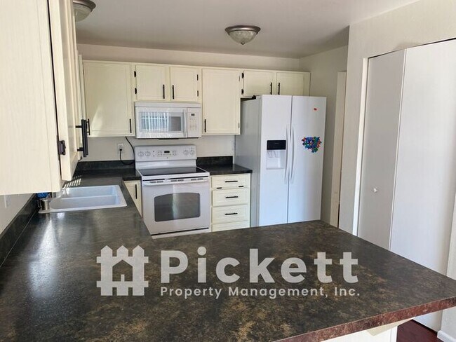 Building Photo - 3 Bedroom house in Bremerton