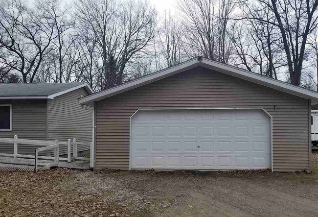 Building Photo - 5326 Beals Dr