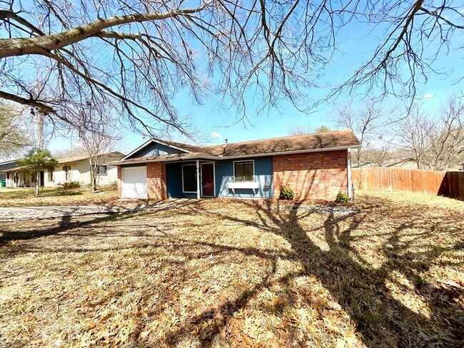 Foto del edificio - **APPLICATION RECEIVED**  *MOVE IN SPECIAL* Beautiful 4-Bedroom Home Near Shopping & Dining in Li...