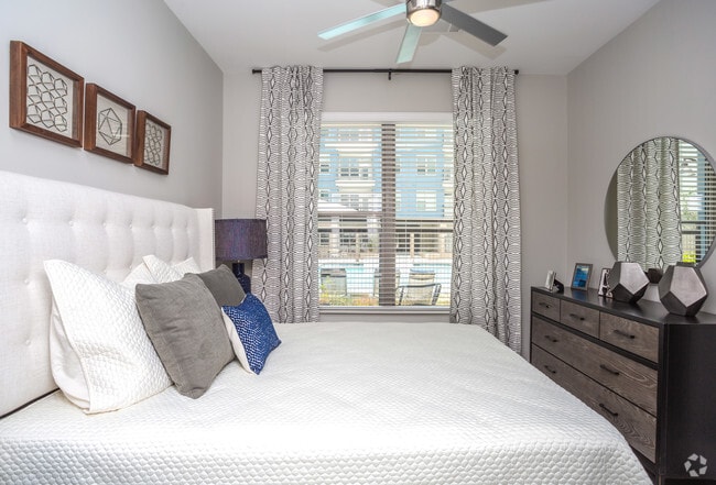 1BR, 1BA - 731 SF - Millworks Apartments