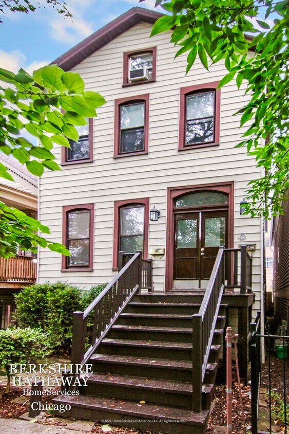 Primary Photo - 3120 N SOUTHPORT Avenue
