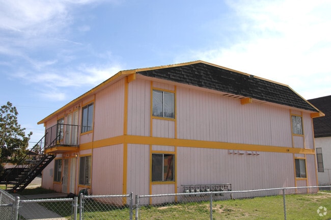 Building Photo - 116 N Yosemite Ave