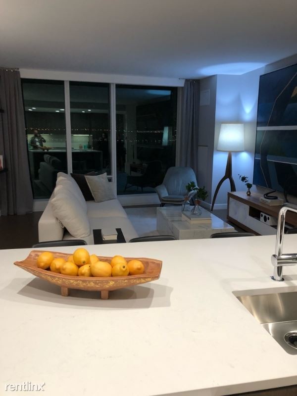 Foto del edificio - 1 br, 1 bath House - 475-475 West 61st St