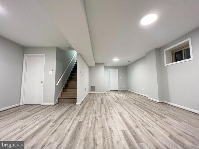 Building Photo - 12232 Greenleaf Ave