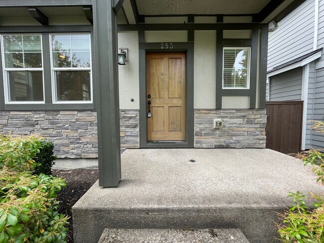 Building Photo - 3Bd/ 2.5Ba 2 Story Level Home in Baseline ...