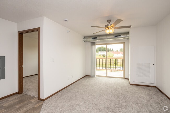 1BR, 1BA - 603SF - Living Room - Willows South Commons