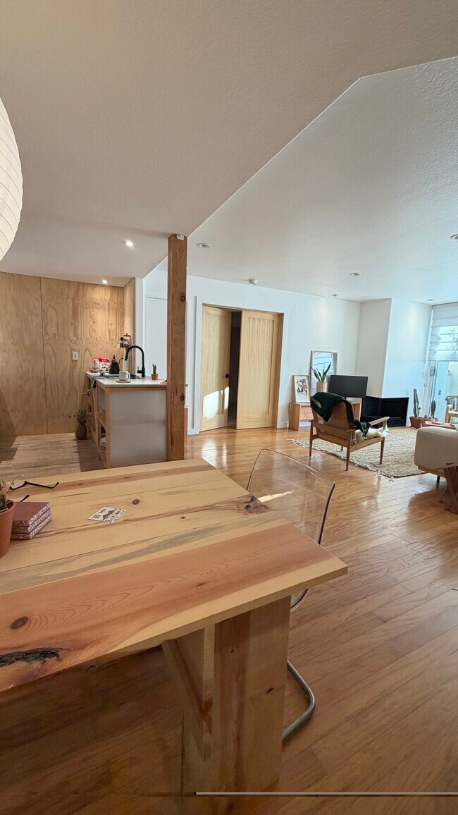 Foto del edificio - 515 Lands End Way
