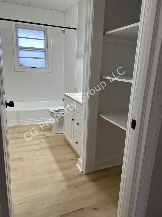 Baño - 475 Virgil Ave