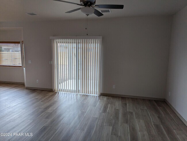 Building Photo - 9250 E Manzanita Cir