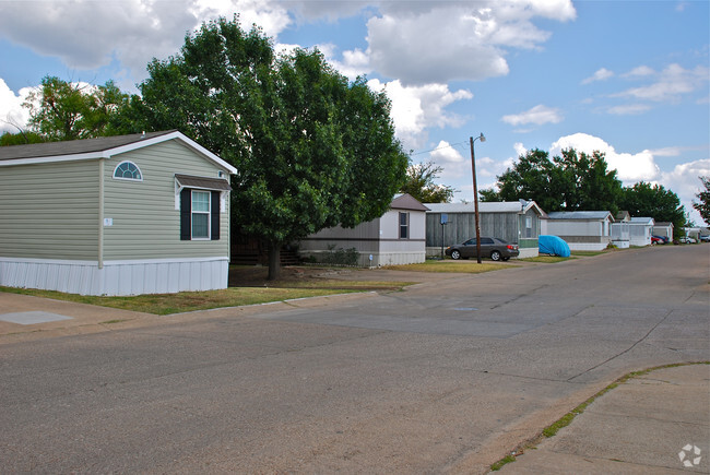 Building Photo - Mesquite Greens