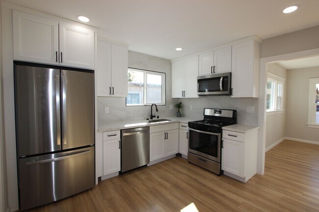 Building Photo - 251 S 36th St