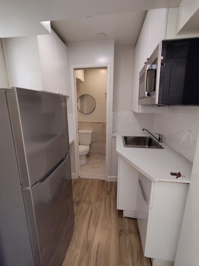 Foto del edificio - ***AVAILABLE NOW***Modern Micro Unit – Ste...