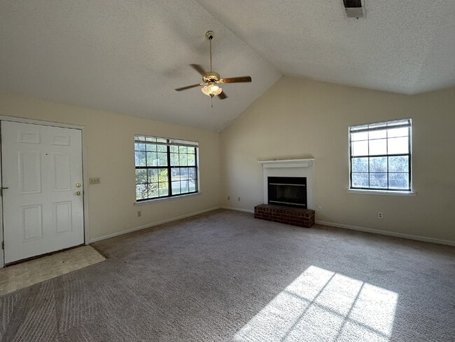 Building Photo - Home For Rent