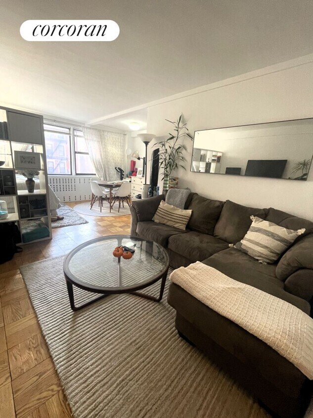 Foto principal - 241 E 76th St