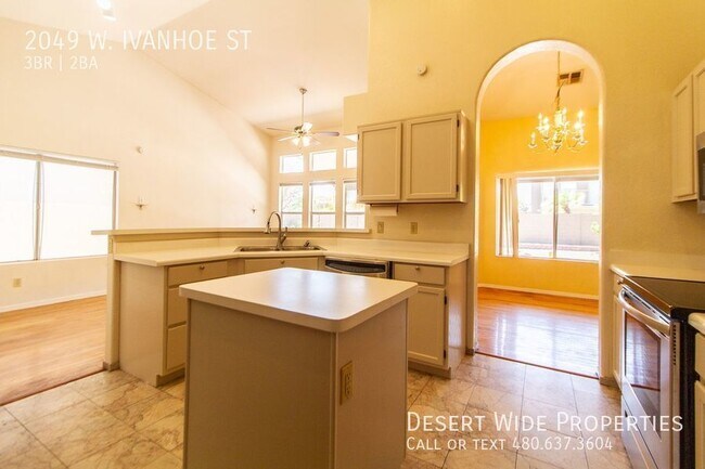 Building Photo - NICE 3BED 2BATH LARGE FLOORPLAN HOME LOCAT...