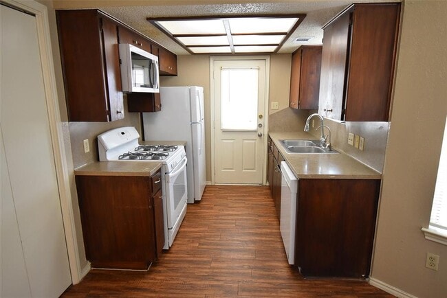 Building Photo - 1802 Rawhide Loop