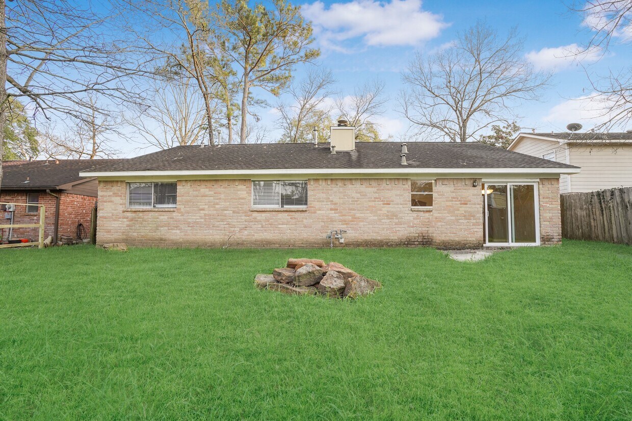 Building Photo - 3303 Glen Spring Dr