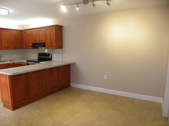 Foto del edificio - 4083 Forest Hill Dr