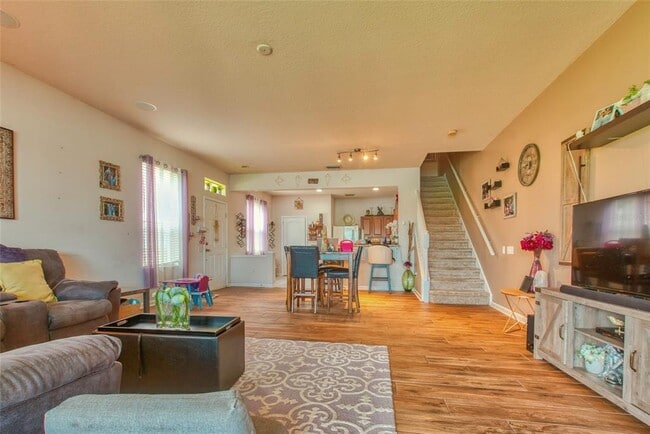 Building Photo - 4815 Pond Ridge Dr