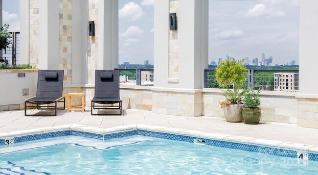 Foto del edificio - 4300 Sharon Rd