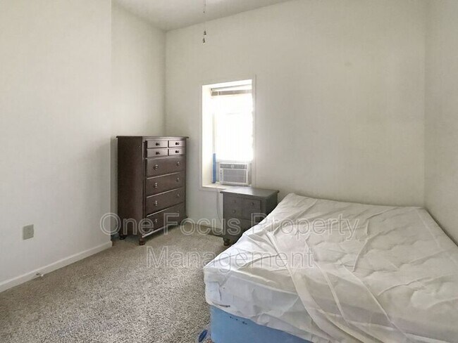 Foto del edificio - 805 W 3rd St