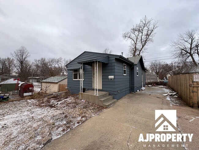 Foto del edificio - 1925 S Lake Ave