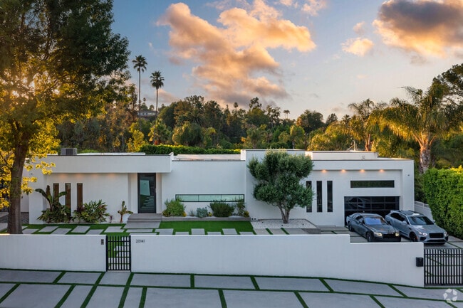 Building Photo - 20141 Wells Dr
