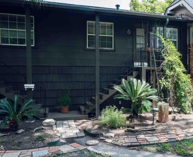 Building Photo - 513 E 20th St